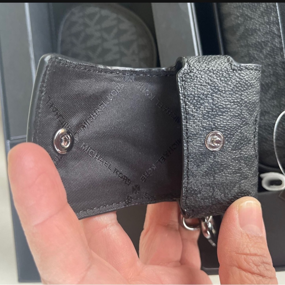 Michael Kors 3-In-1 Logo Travel Gift Set, New in Gift Box - Picture 13 of 15